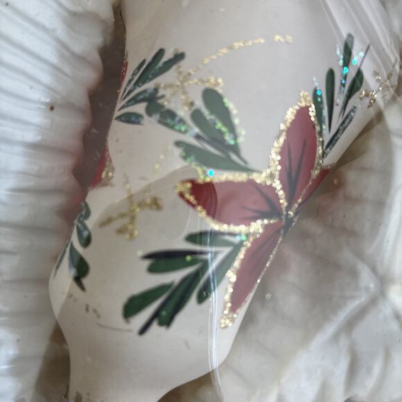 VTG 4 CHRISTMAS Bells CLASSICS HAND DECORATED GLASS ORNAMENTS Red Flowers Lot 4 - Picture 4 of 7